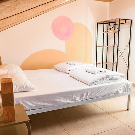 The White Hill Guesthouse イエローハム エクステリア 写真