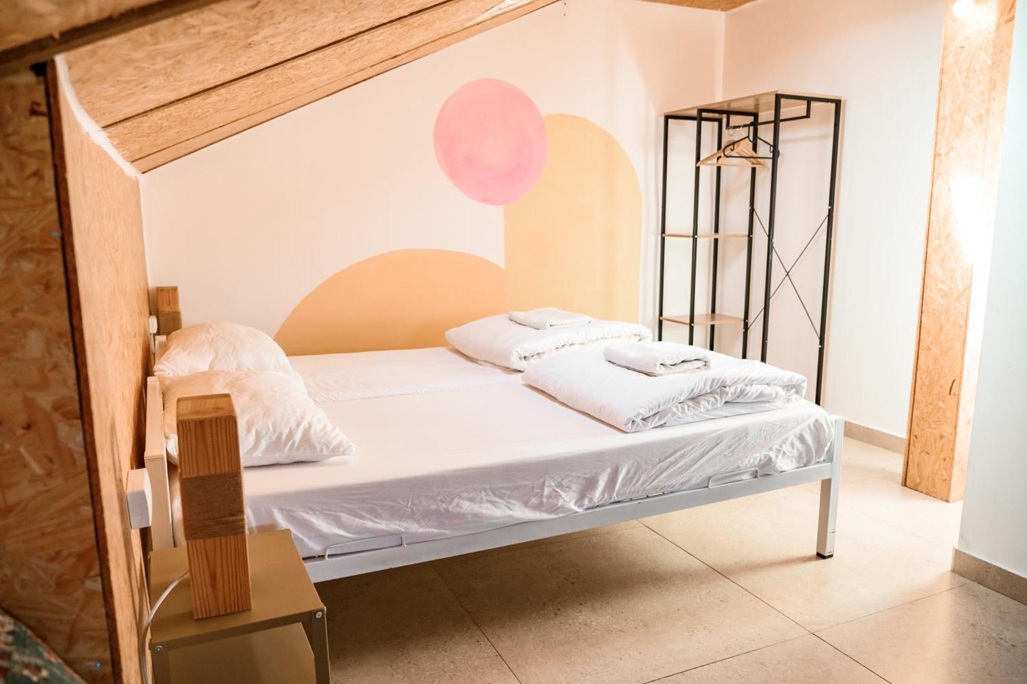 The White Hill Guesthouse イエローハム エクステリア 写真