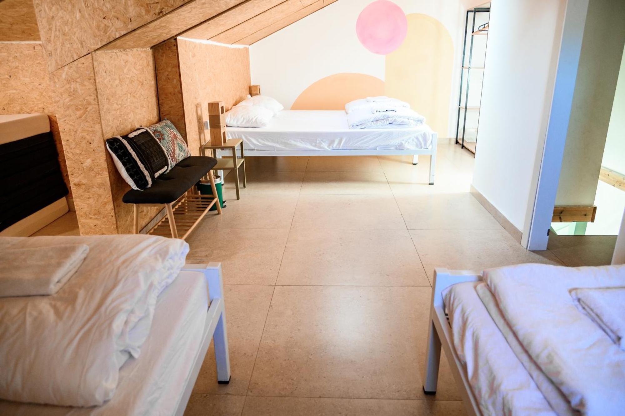 The White Hill Guesthouse イエローハム エクステリア 写真