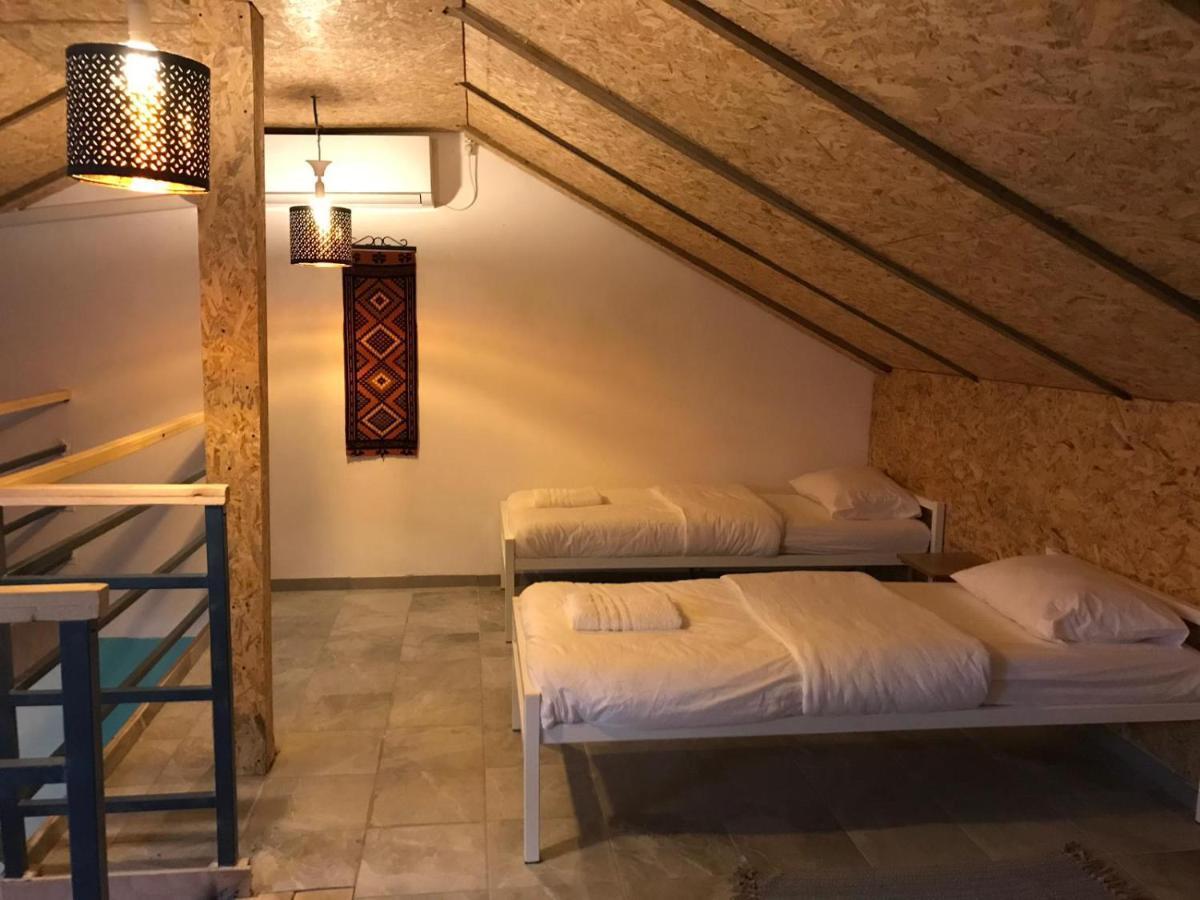 The White Hill Guesthouse イエローハム エクステリア 写真